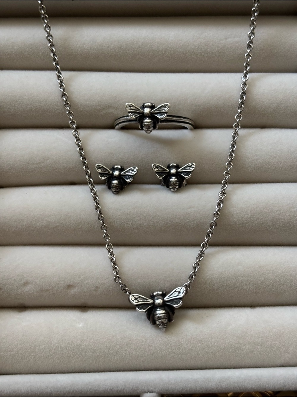 RARE RETIRED James Avery Honey Bee 3-pc Set- Ring, Necklace, and earrings - Picture 2 of 7